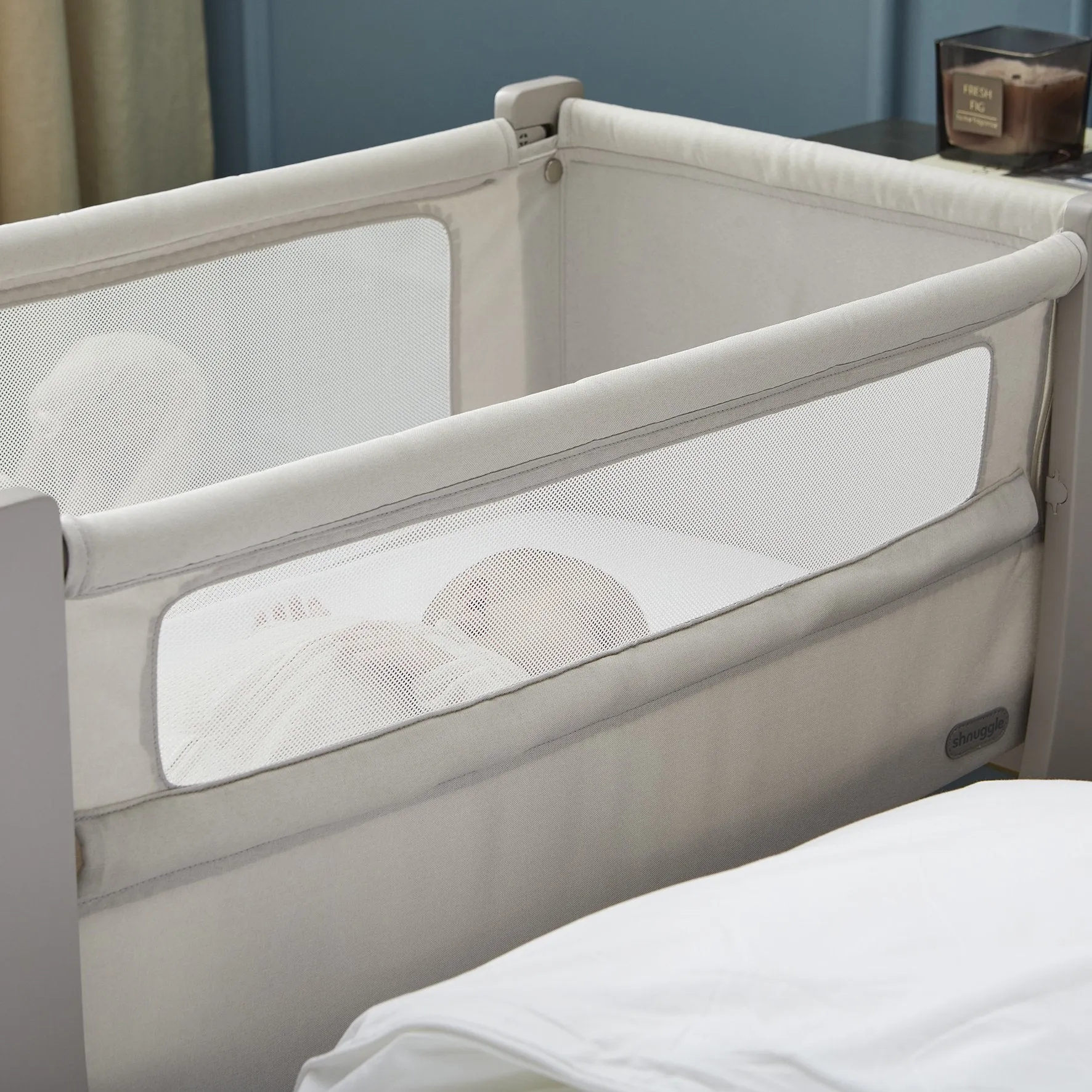 Shnuggle Air Lite Crib & Bedding Bundle