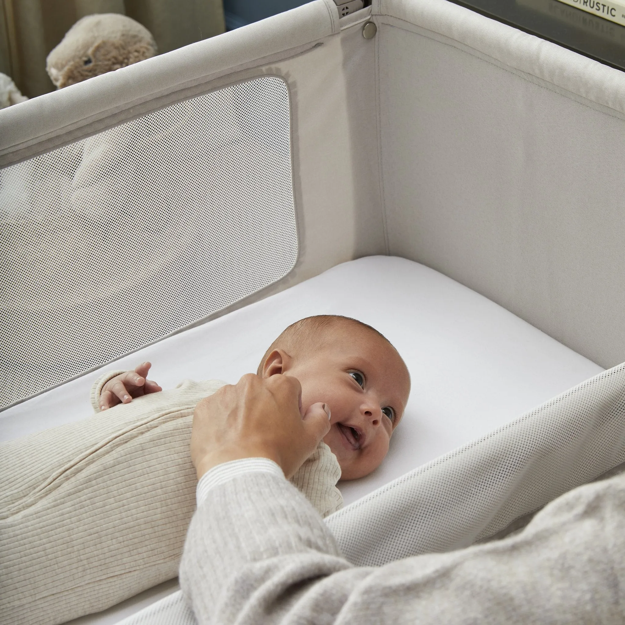 Shnuggle Air Lite Crib & Bedding Bundle